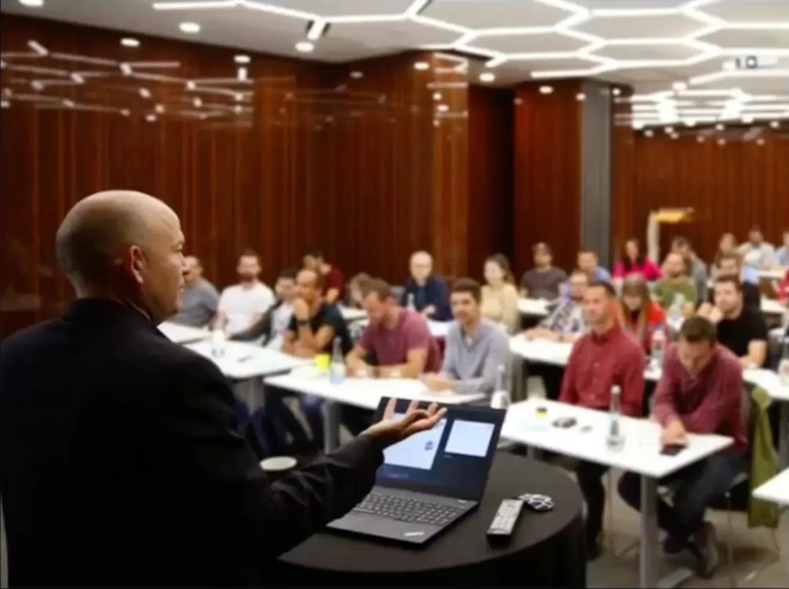 Juval Löwy teaching a Master Class in a full room
